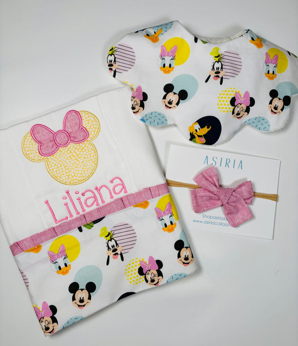M and Friends Flower Bib + burp Cloth Set