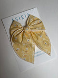 Yellow Bear -Single Clip Serge Bow