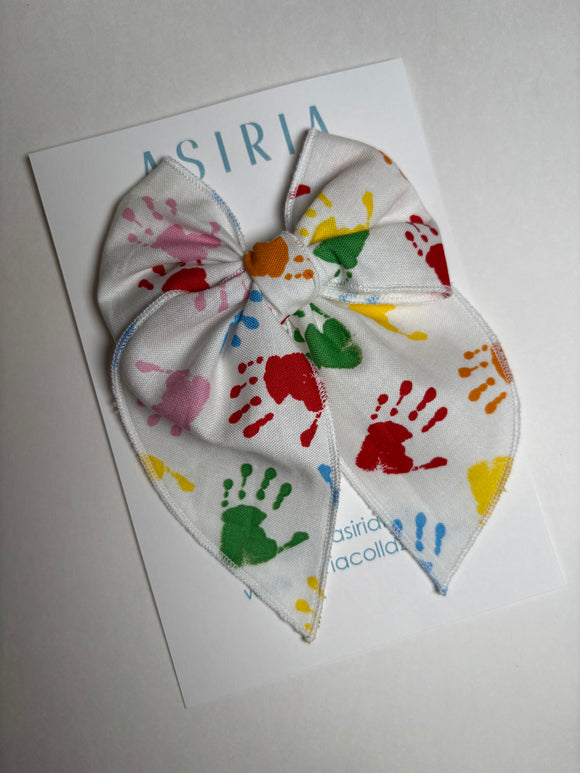 Handprint  -Single Clip Serge Bow