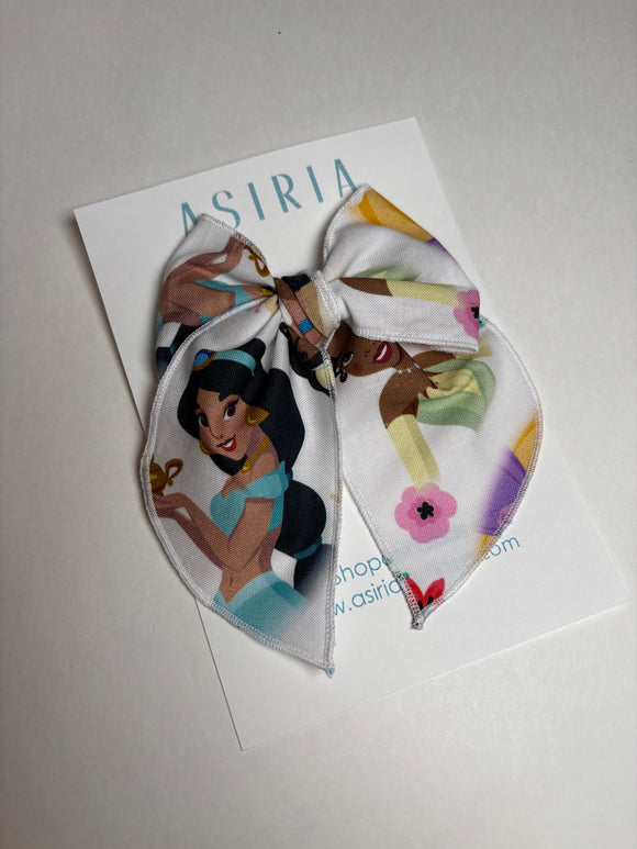 Princesas -Single Clip Serge Bow